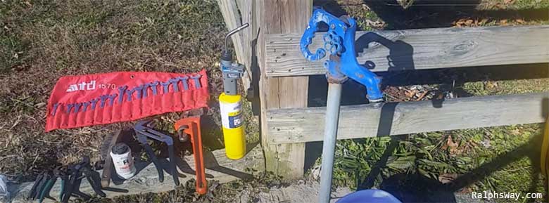 Yard hydrant cracked head