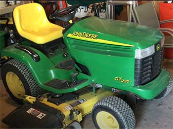 John Deere GT235