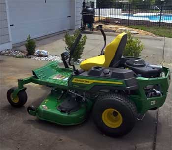 John Deere Z325E Zero Turn Mower