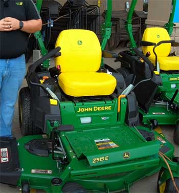 John Deere Z515E Zero-Turn Mower