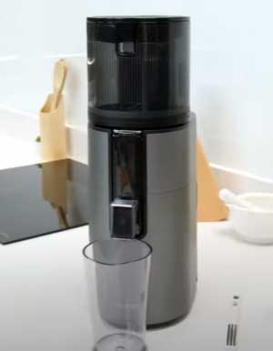 Hurom H400 Self-Feeding Juicer