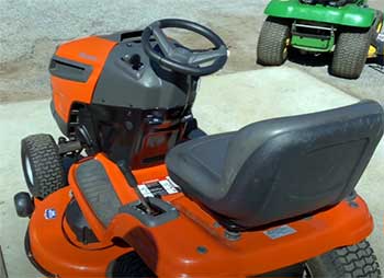 Husqvarna YTH22V46 Lawn Tractor