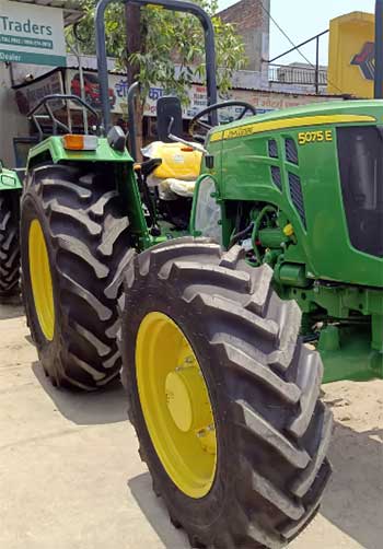 John Deere 5075E