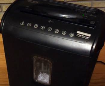 Pen + Gear 6-sheet cross-cut shredder