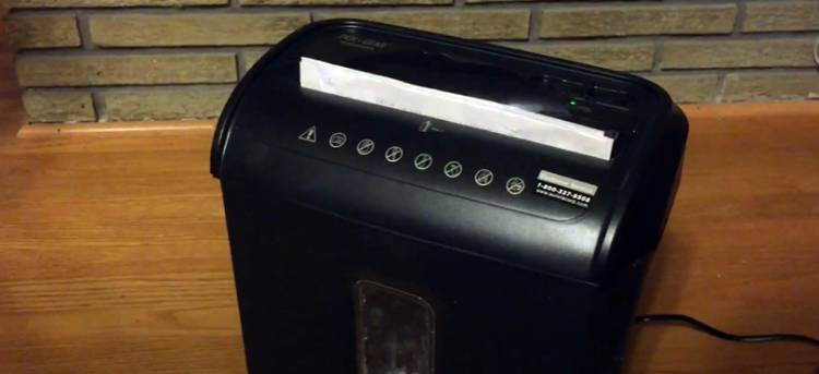 Pen + Gear 6-sheet cross-cut shredder