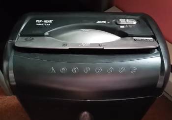 Pen and Gear 6-Sheet Cross Shredder