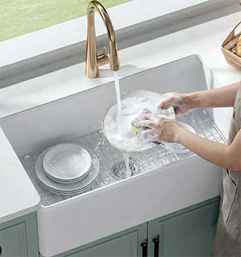 Deer Valley 33-inch fireclay farmhouse sink