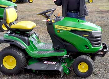 John Deere S240 Riding Lawn Mower