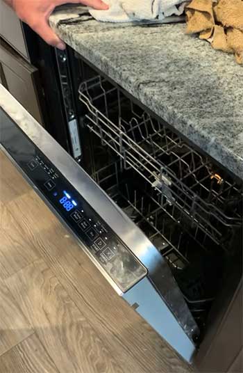 Whirlpool Dishwasher
