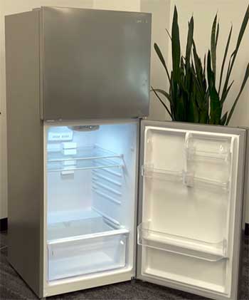 Insignia Top Freezer Refrigerator