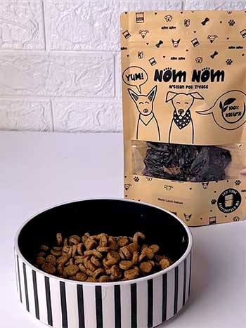 nom nom dog food